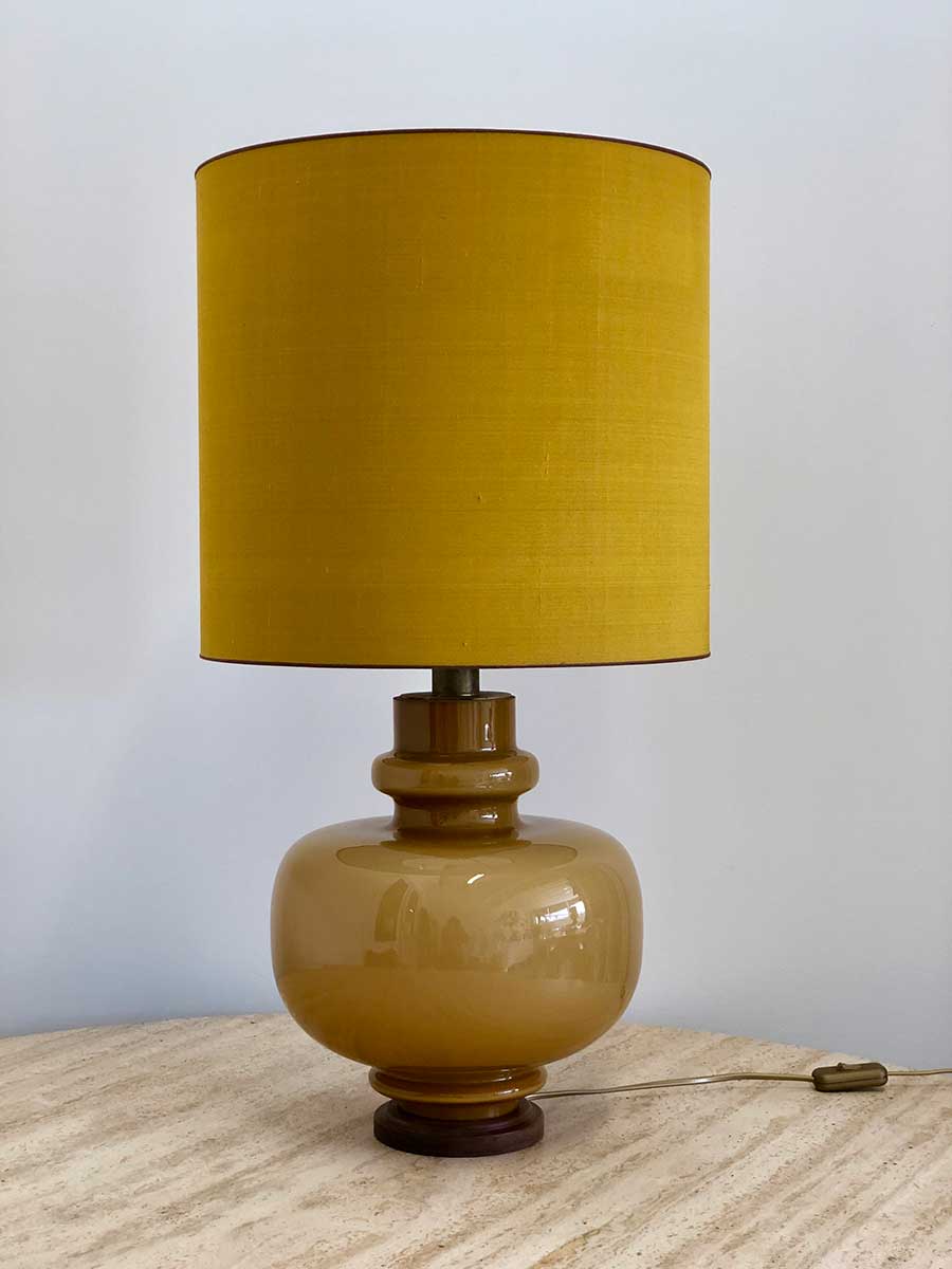 mosterdkleurige-lamp-online-galerie-evelijn-ferwerda-1